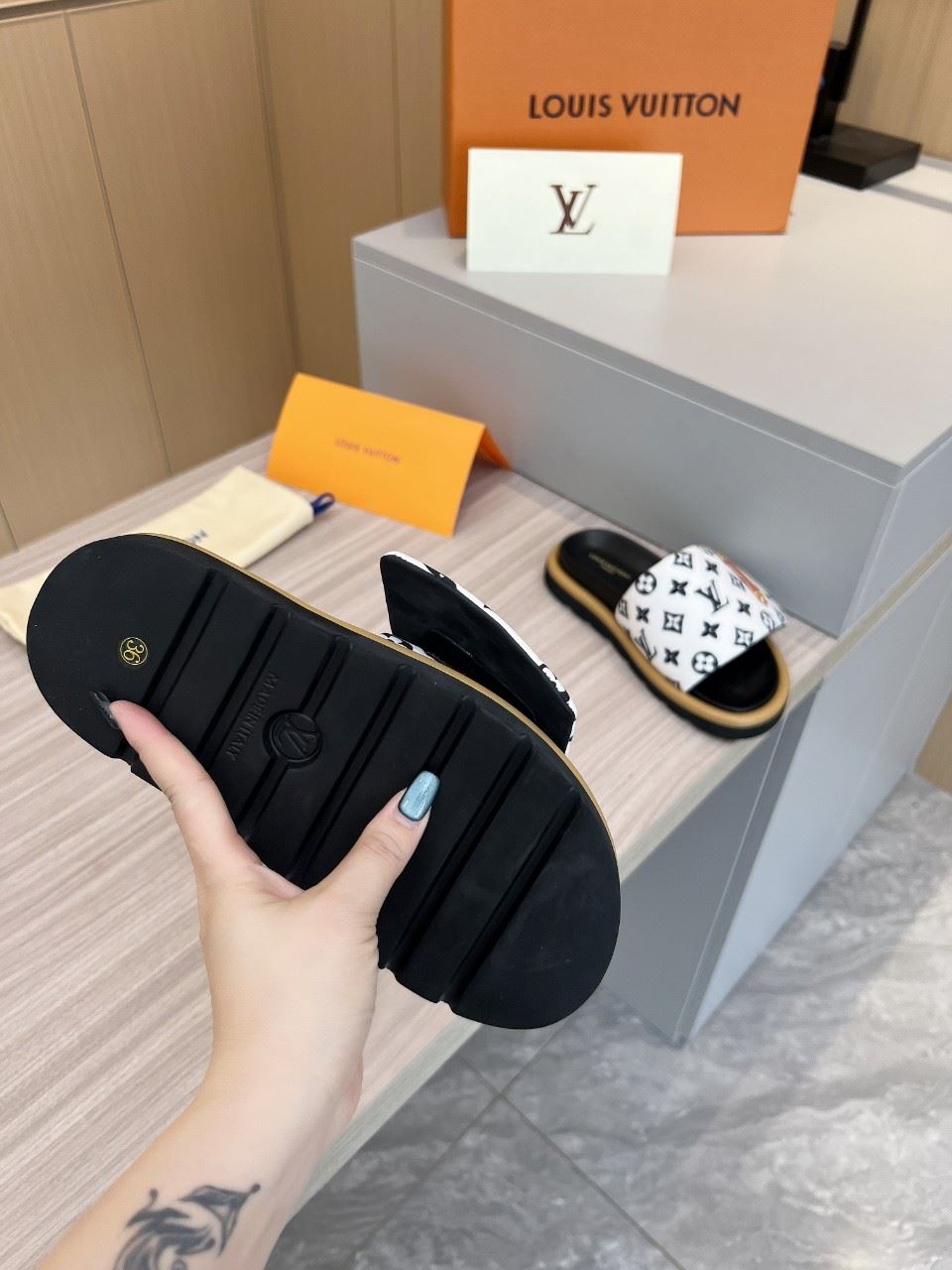 Louis Vuitton Slippers